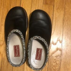 Simple Black Clogs